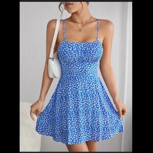Floral Print Criss Cross Tie Backless Dress, size Small blue and white flowers